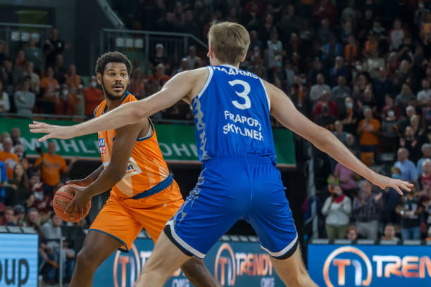 防守反击型 防守反击型