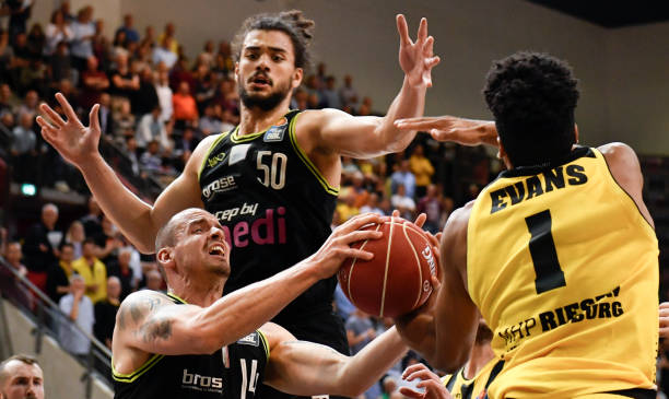 通过融入地 通过融入地